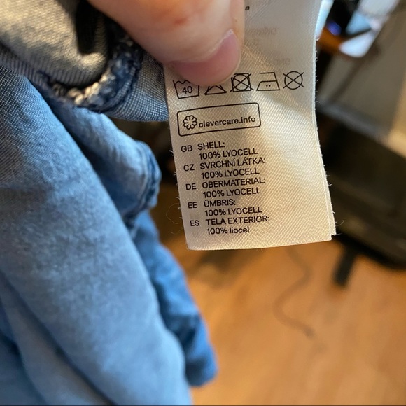 H&M Bell Sleeve V Neck Babydoll Top - Picture 4 of 4